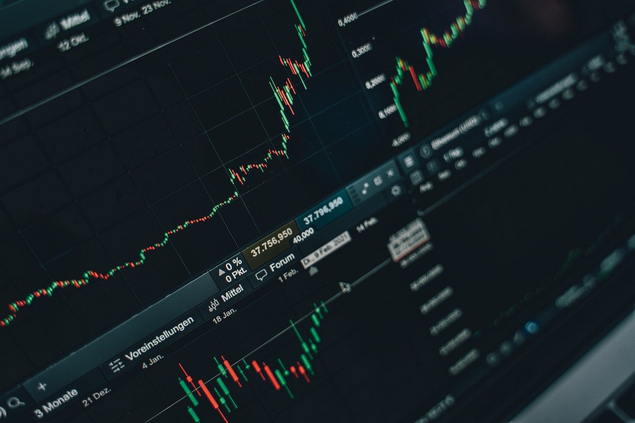 ¿Qué es un broker y cuál es su participación en el sector financiero?